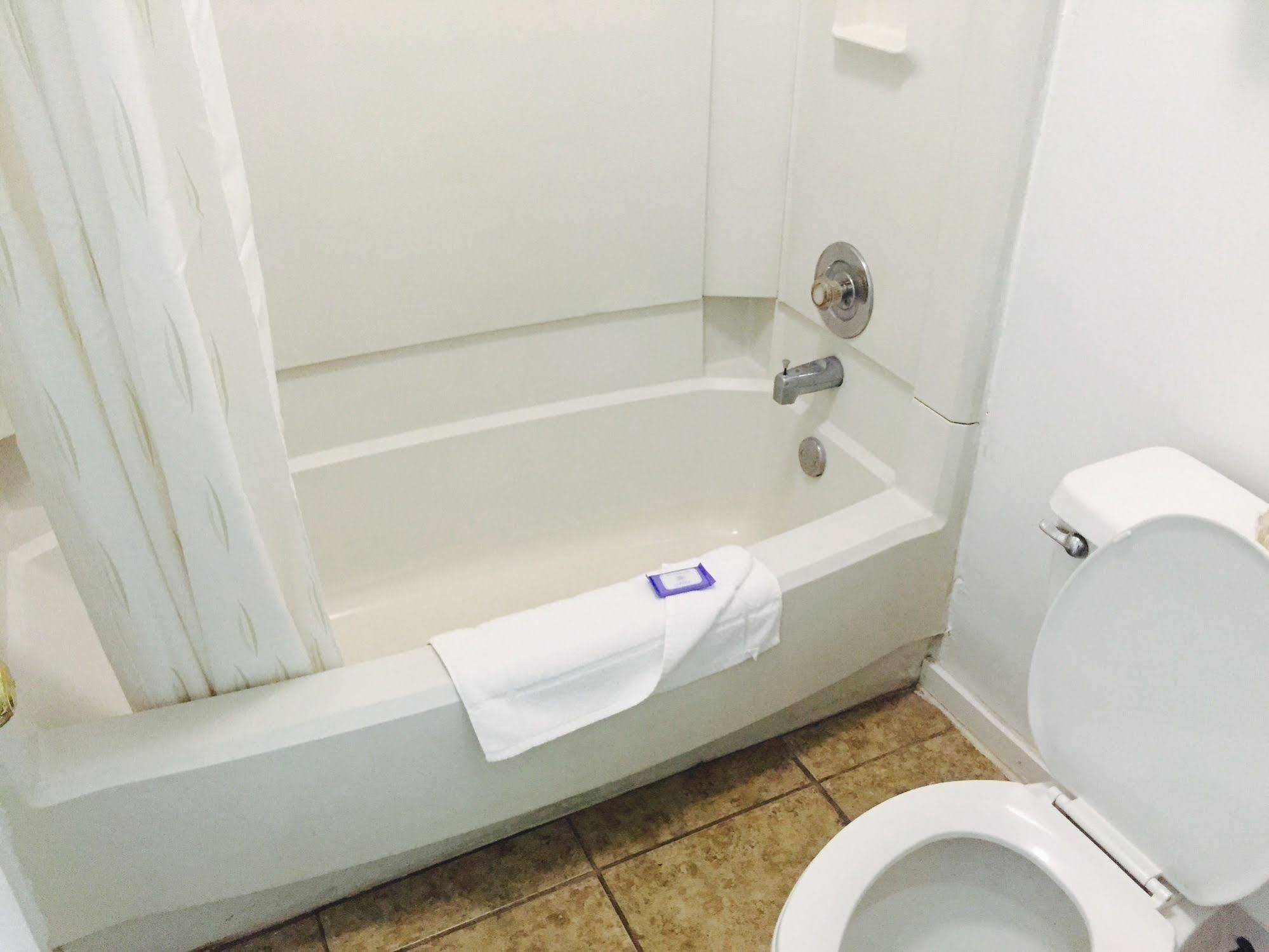 Winton Inn & Suites Barnwell Екстериор снимка