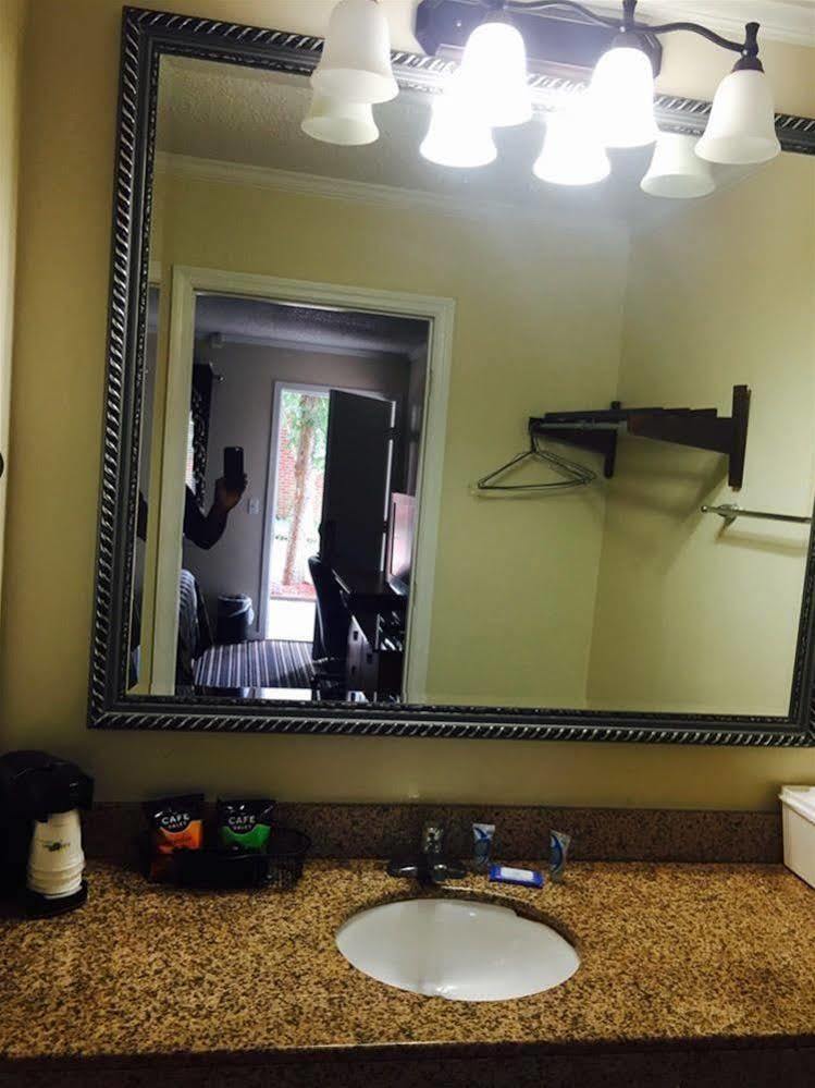 Winton Inn & Suites Barnwell Екстериор снимка