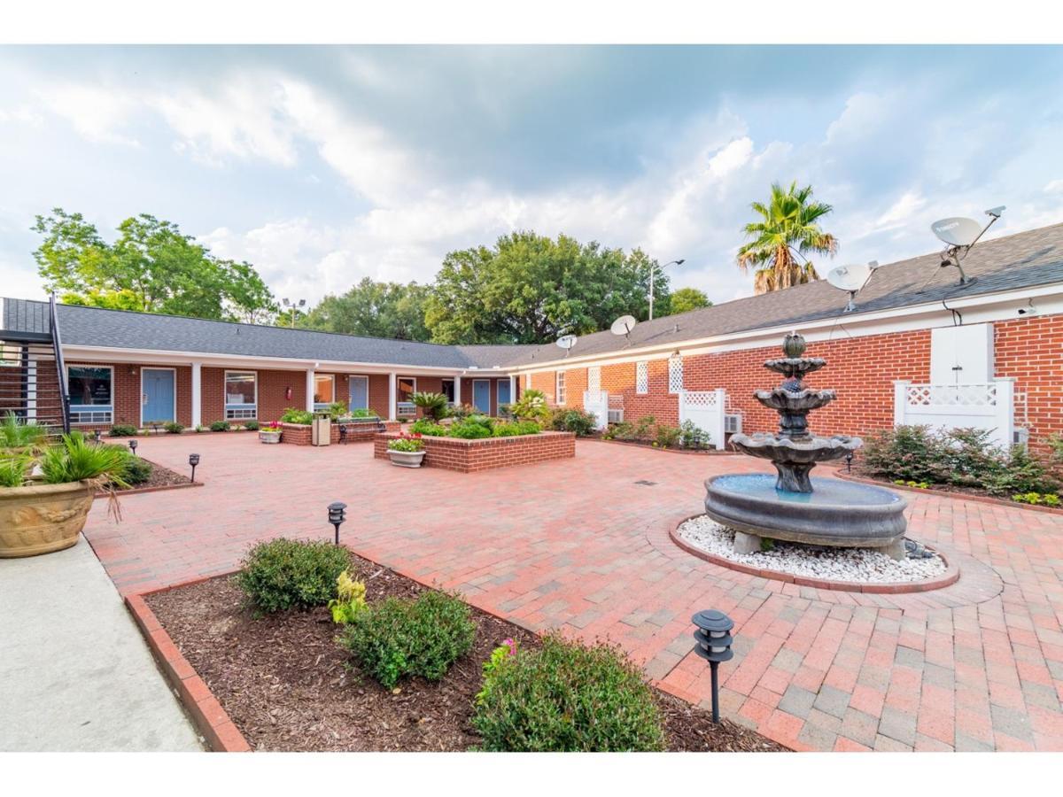 Winton Inn & Suites Barnwell Екстериор снимка