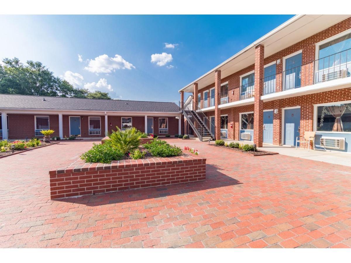 Winton Inn & Suites Barnwell Екстериор снимка