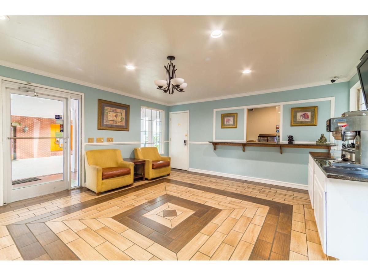 Winton Inn & Suites Barnwell Екстериор снимка