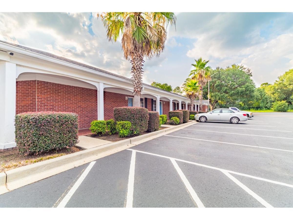 Winton Inn & Suites Barnwell Екстериор снимка