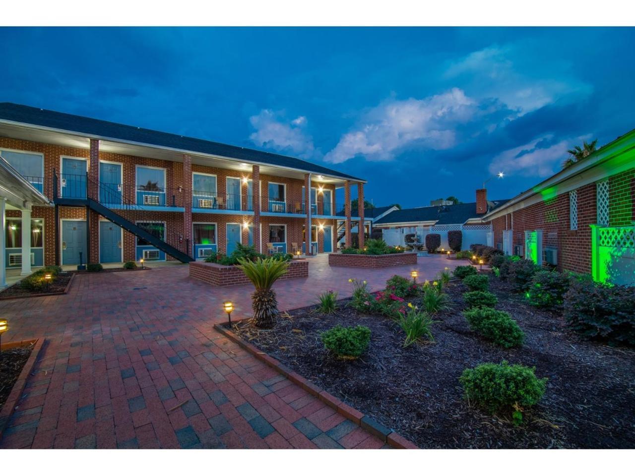 Winton Inn & Suites Barnwell Екстериор снимка